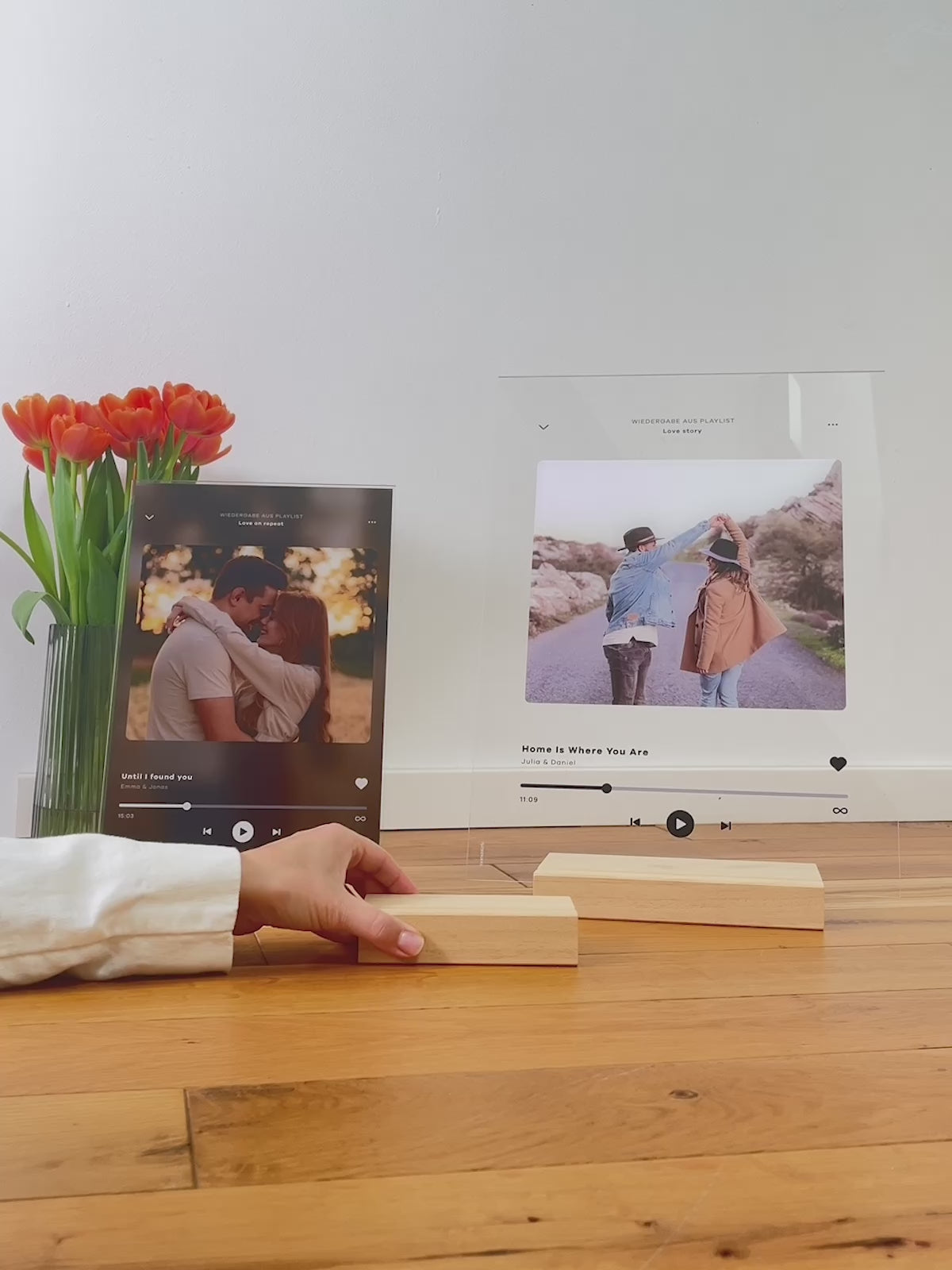 Personalisiertes Songdisplay mit Foto und Musik-Player-Design als Geschenkidee für Paare – romantische Dekoration mit individueller Playlist, Titel und Namen, ideal für Valentinstag, Jahrestag oder Hochzeit.